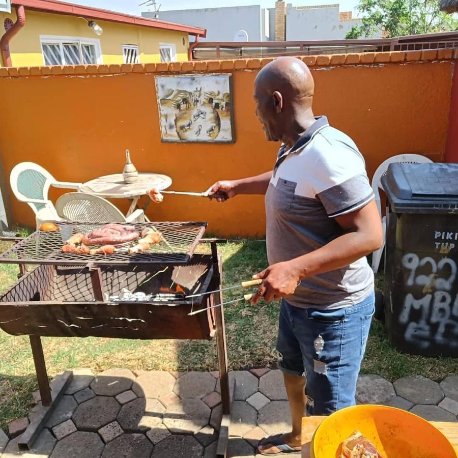 Auberge de jeunesse Authentic Bicycle Tours And Backpackers à Soweto Extérieur photo