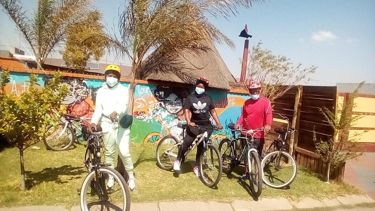 Auberge de jeunesse Authentic Bicycle Tours And Backpackers à Soweto Extérieur photo
