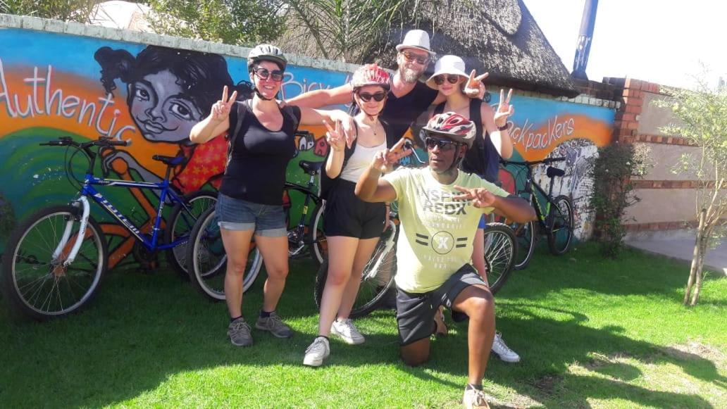 Auberge de jeunesse Authentic Bicycle Tours And Backpackers à Soweto Extérieur photo