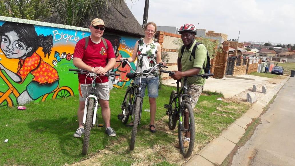 Auberge de jeunesse Authentic Bicycle Tours And Backpackers à Soweto Extérieur photo