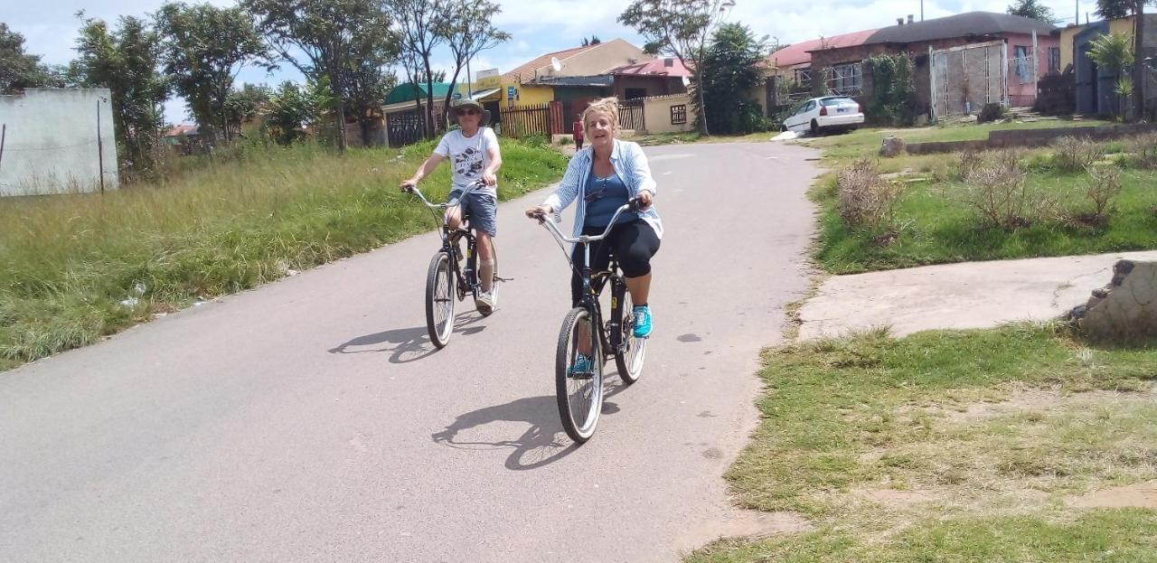 Auberge de jeunesse Authentic Bicycle Tours And Backpackers à Soweto Extérieur photo