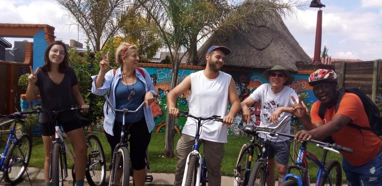 Auberge de jeunesse Authentic Bicycle Tours And Backpackers à Soweto Extérieur photo
