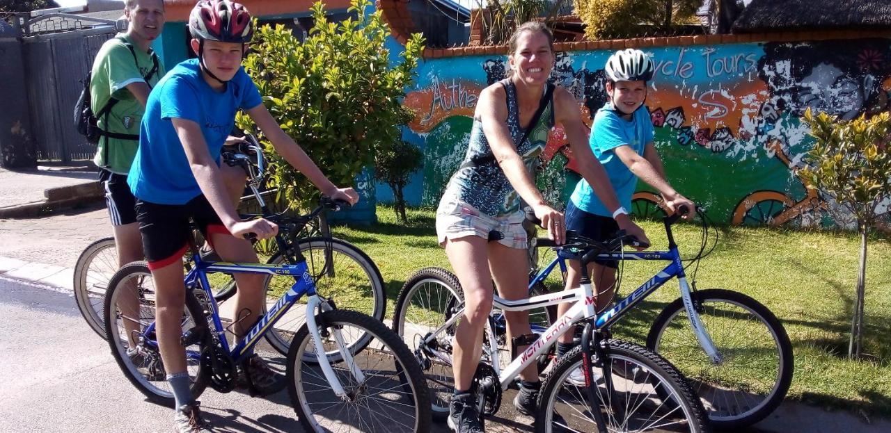 Auberge de jeunesse Authentic Bicycle Tours And Backpackers à Soweto Extérieur photo