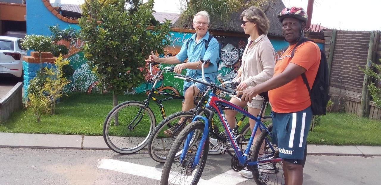 Auberge de jeunesse Authentic Bicycle Tours And Backpackers à Soweto Extérieur photo