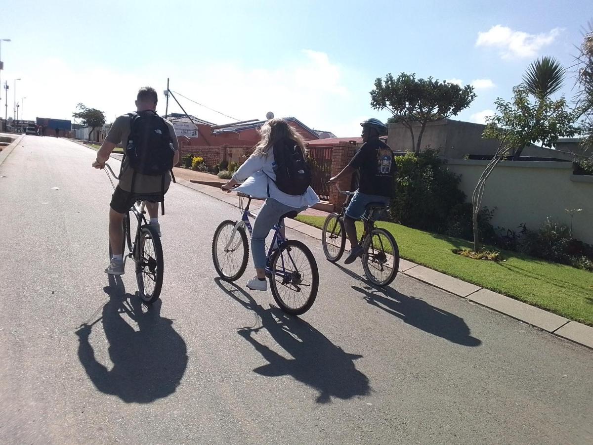 Auberge de jeunesse Authentic Bicycle Tours And Backpackers à Soweto Extérieur photo