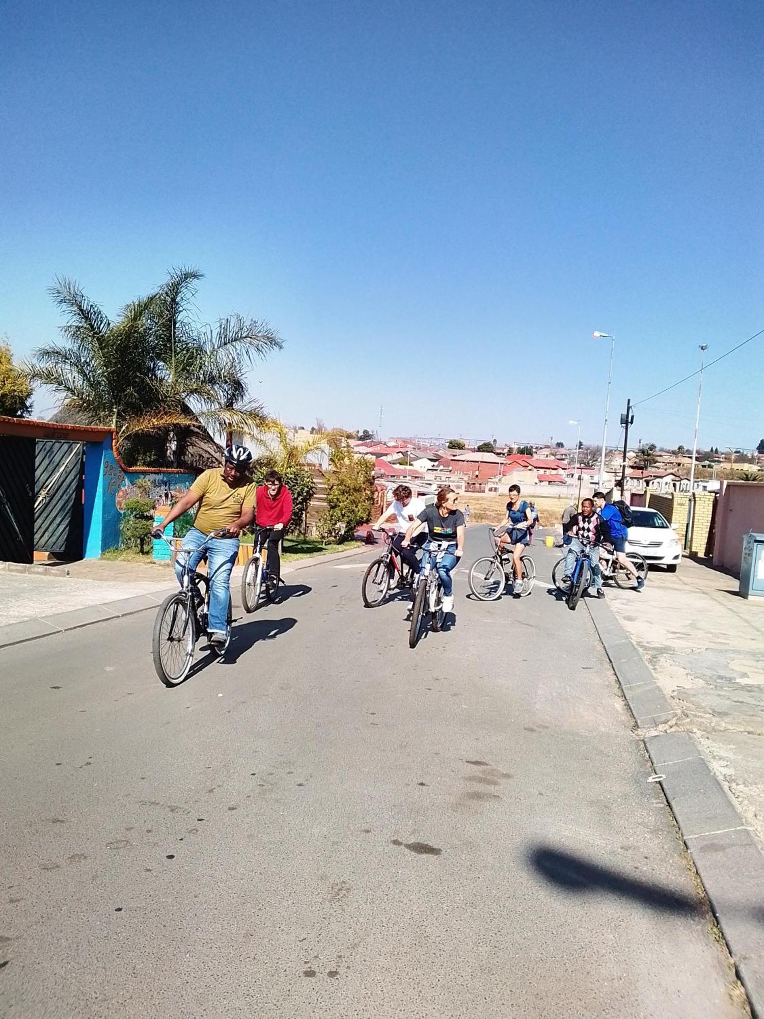 Auberge de jeunesse Authentic Bicycle Tours And Backpackers à Soweto Extérieur photo