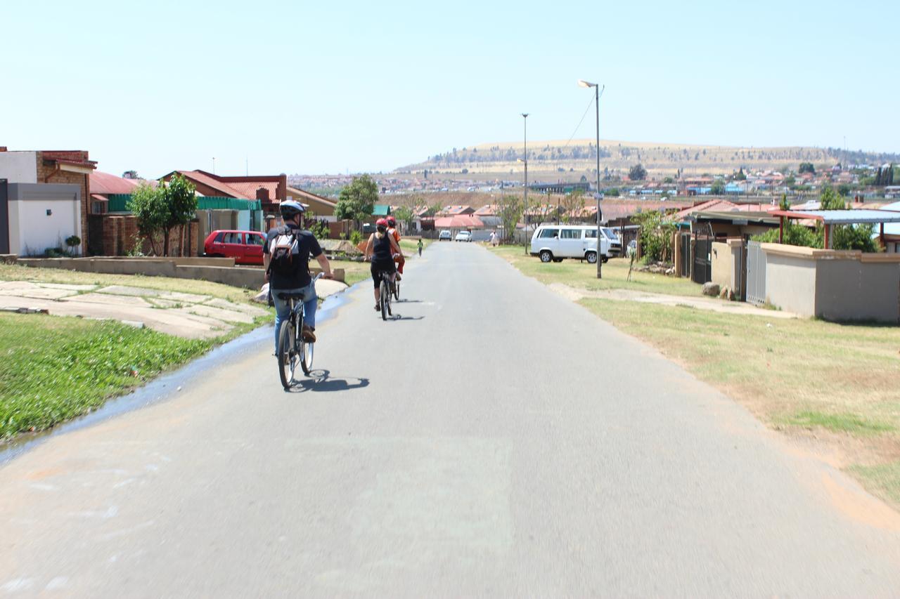 Auberge de jeunesse Authentic Bicycle Tours And Backpackers à Soweto Extérieur photo
