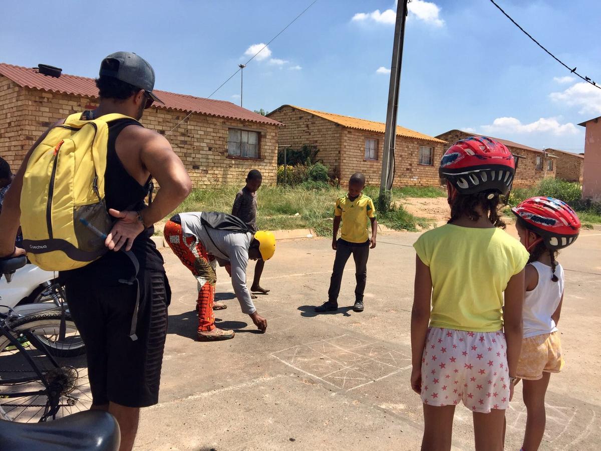 Auberge de jeunesse Authentic Bicycle Tours And Backpackers à Soweto Extérieur photo