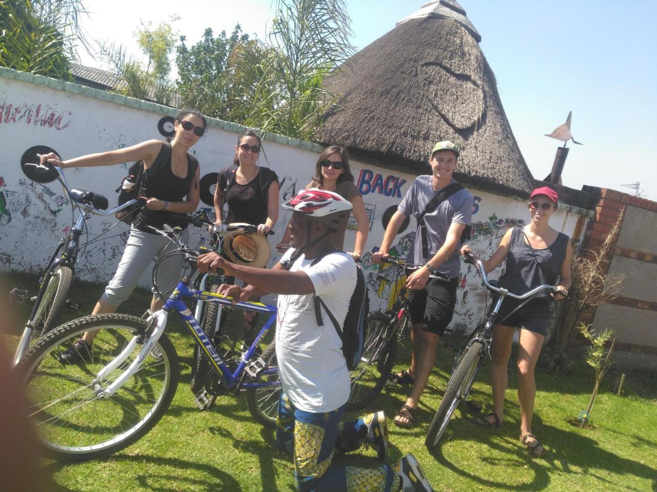 Auberge de jeunesse Authentic Bicycle Tours And Backpackers à Soweto Extérieur photo