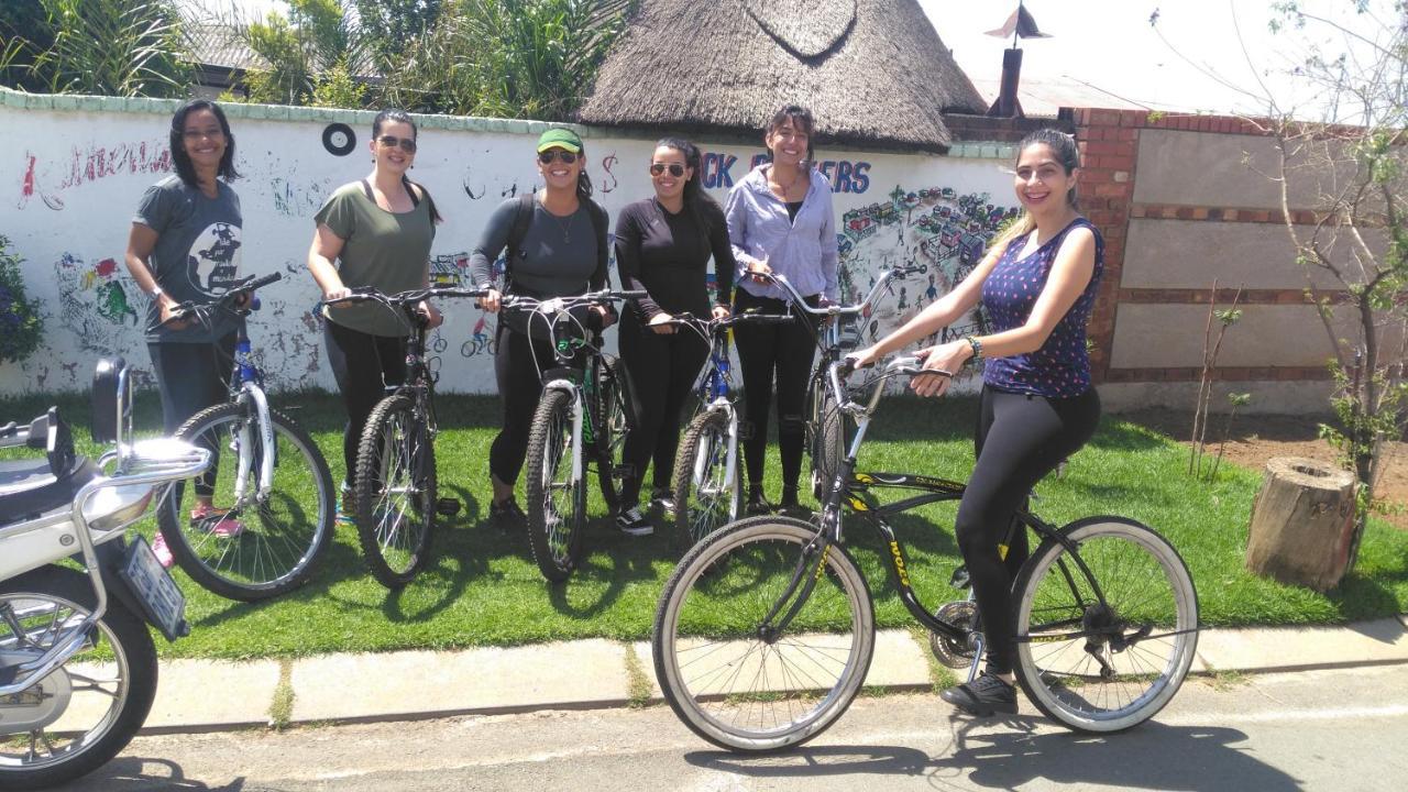 Auberge de jeunesse Authentic Bicycle Tours And Backpackers à Soweto Extérieur photo