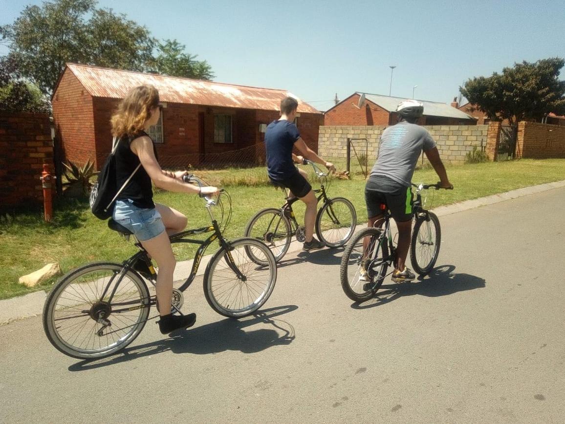 Auberge de jeunesse Authentic Bicycle Tours And Backpackers à Soweto Extérieur photo