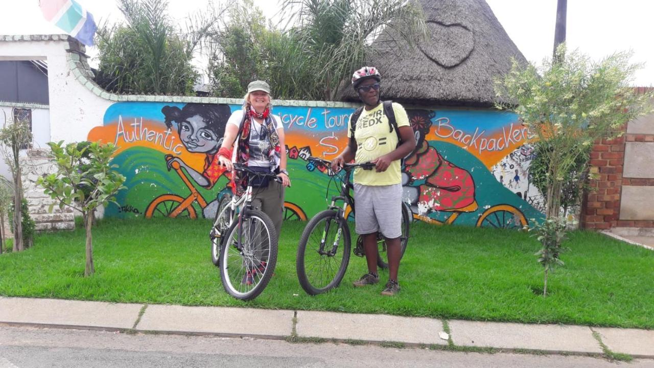 Auberge de jeunesse Authentic Bicycle Tours And Backpackers à Soweto Extérieur photo